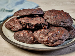 a plate of chocolate cookies