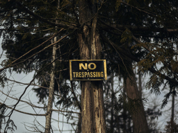 No trespassing picture sign